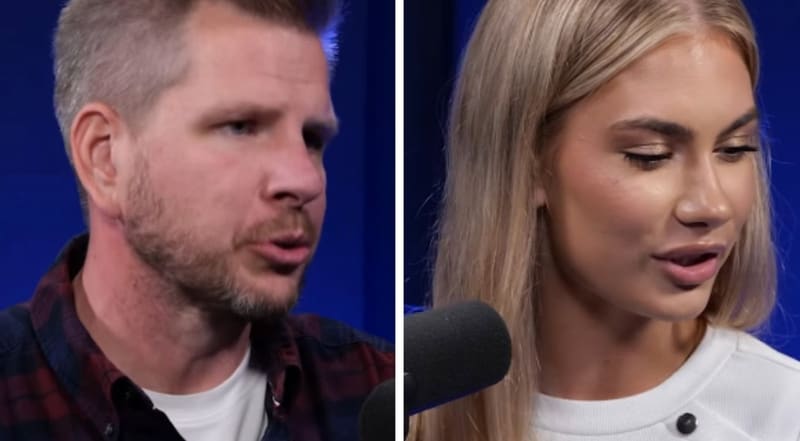 Filip Chajzer i Bianka oglądają w aucie zdjęcia z własnego ślubu w kolorowej prasie