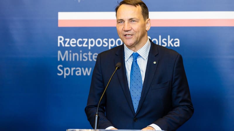 Szef MSZ Radosław Sikorski: liczne źródła wskazują na duże przygotowania Rosji