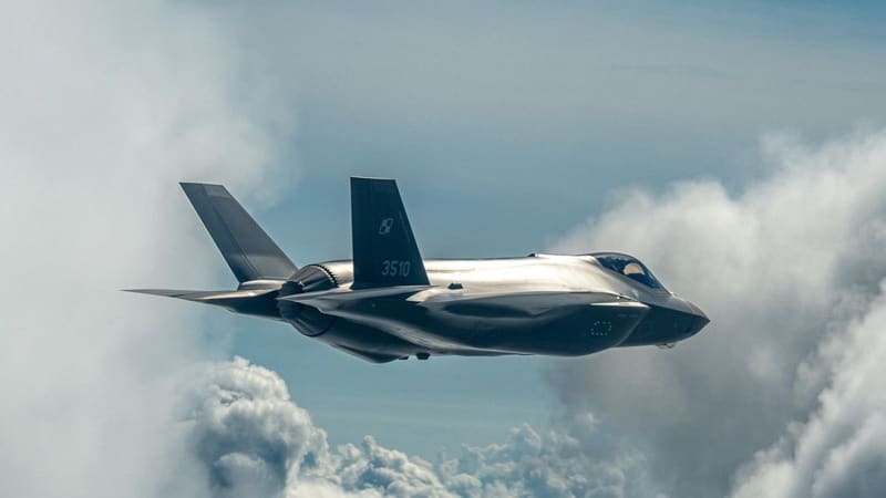 Baza w Łasku przyjęła kolejny myśliwiec F-35, to już dziesiąty Husarz w Polsce