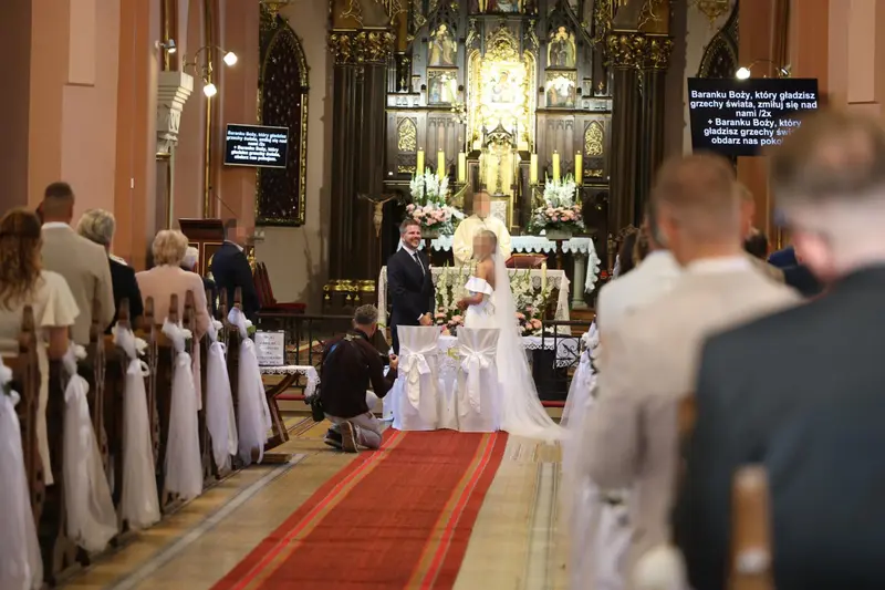 Ślub Filipa Chajzera i Bianki w centrum Krakowa. Zamiast wesela koktajl i muzyka DJ-a