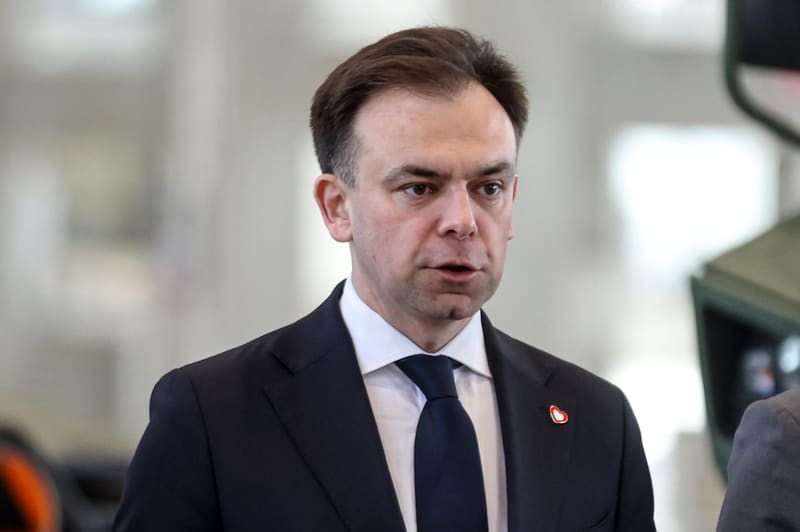 Andrzej Domański: litr paliwa w weekend potanieje o około 1,2-1,3 zł