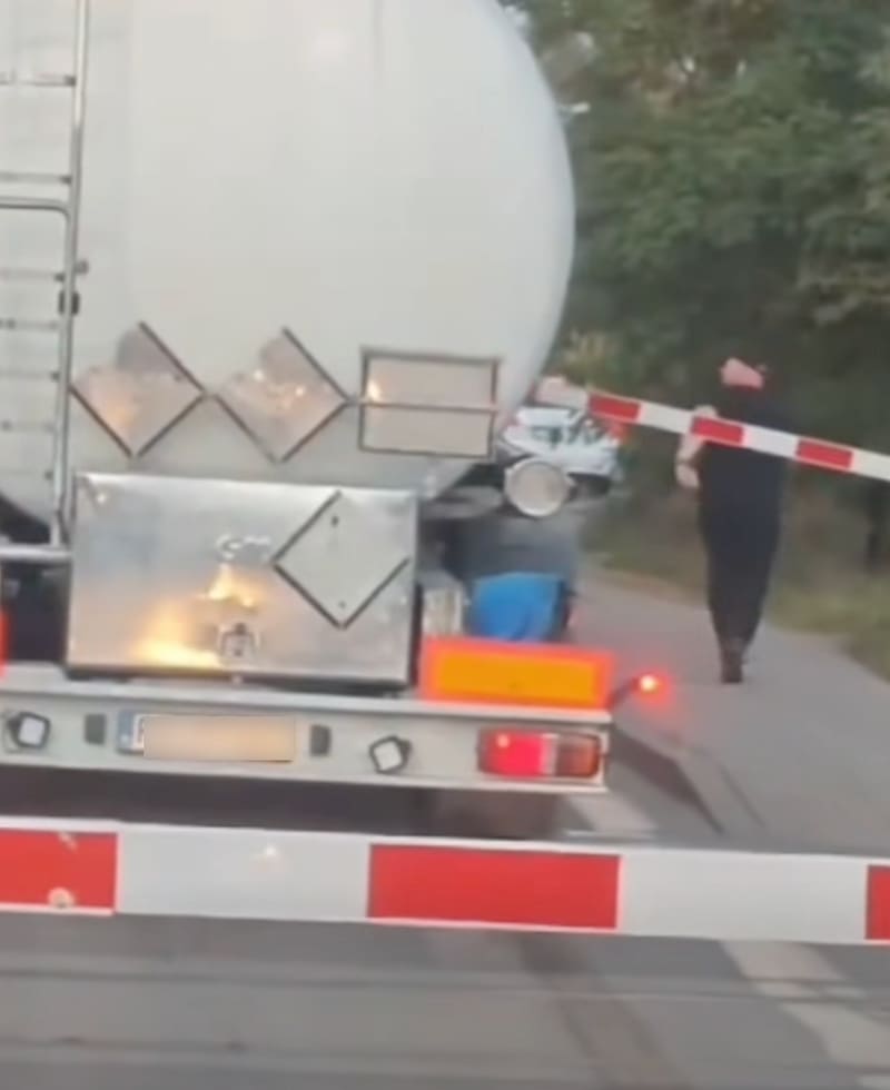 Kierowcy cysterny, który wjechał na przejazd w Poznaniu, grożą poważne sankcje