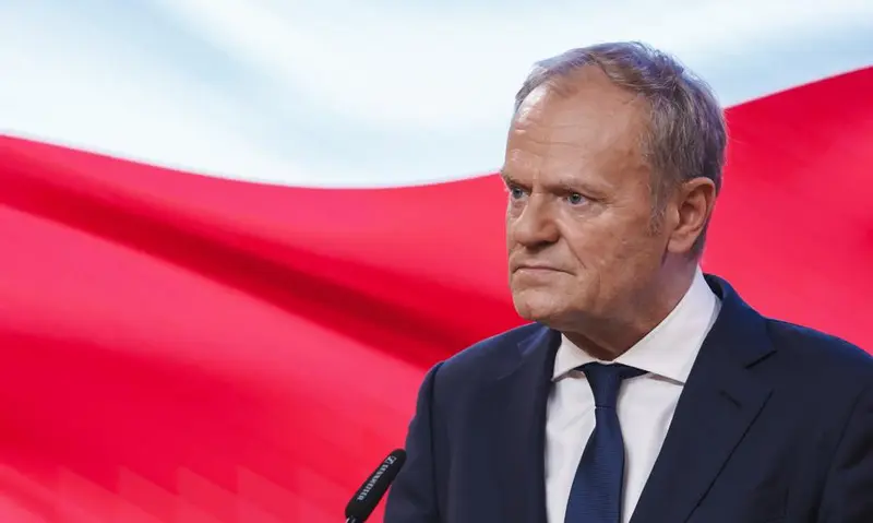 Tusk: nowe zasady płac lekarzy zablokują wyzyskiwanie NFZ, limit 72 godzin na dobę
