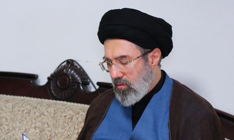 Chamenei twierdzi, że Iran odepchnął wroga, ale wciąż się nie pokazuje