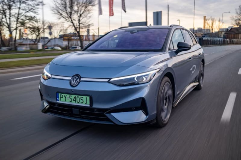 Elektryczne auta dorównały benzynowym w UE, ale Polska idzie własną drogą