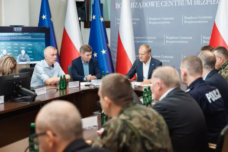 Siemoniak po naradzie Tuska: Wojsko i służby w pełnej gotowości