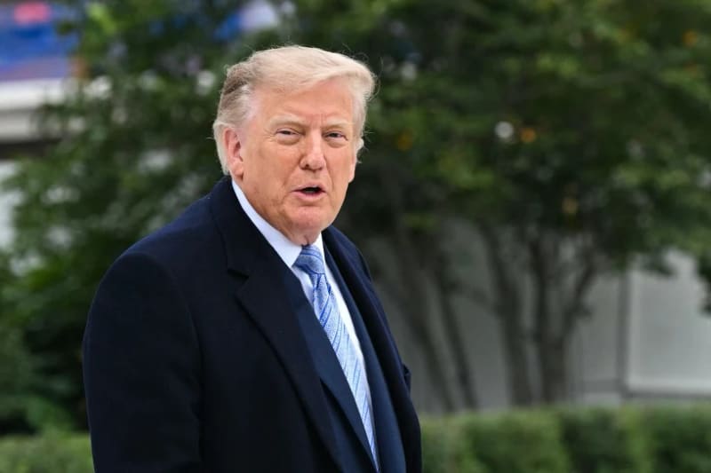 Trump do Polonii: jestem waszym przyjacielem, podziękował Nawrockiemu za tablicę
