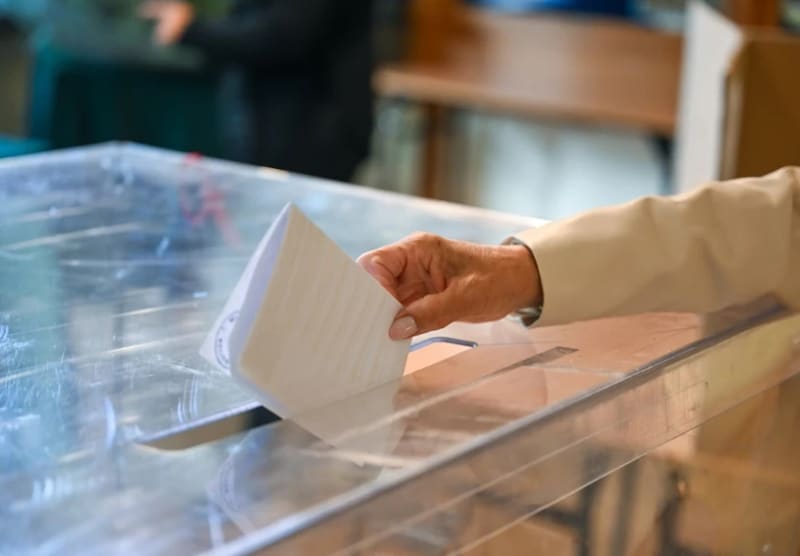 Policja bada naruszenie ciszy wyborczej w Krakowie: sprawa dotyczy wpisu w sieci