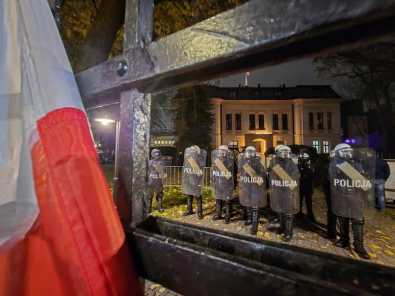 Siedem sędziów wkroczyło do TK z SOP, strażnicy kazano opuścić budynek