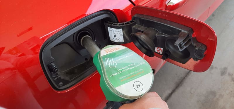 Niemcy obniżyli podatek od paliw, benzyna na części stacji kosztuje poniżej 2 euro