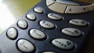 Unia Europejska ułatwia wymianę baterii w telefonach od 2027 roku, ale wyjątki zostają