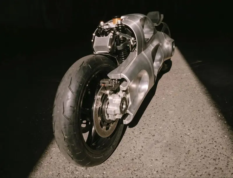 BMW odżywia 90-letni koncepcję motocykla z wodorem i potężnym silnikiem
