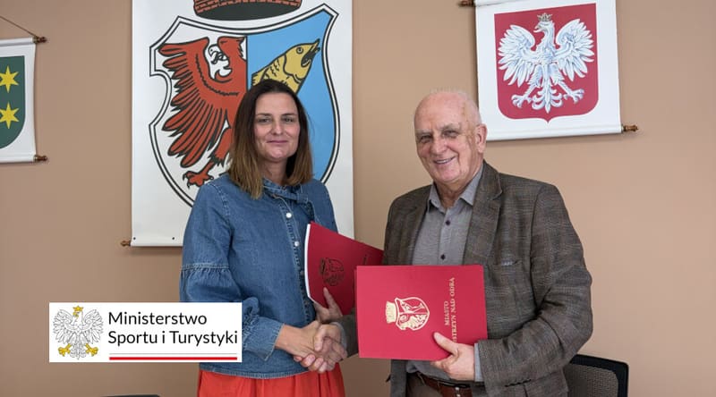 Podpisano umowę na remont boiska w Kostrzynie nad Odrą