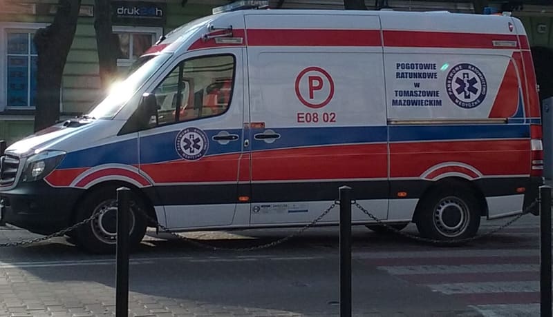 Złodzieje okradli zamknięty szpital w Miastku i odjechali skradzioną karetką