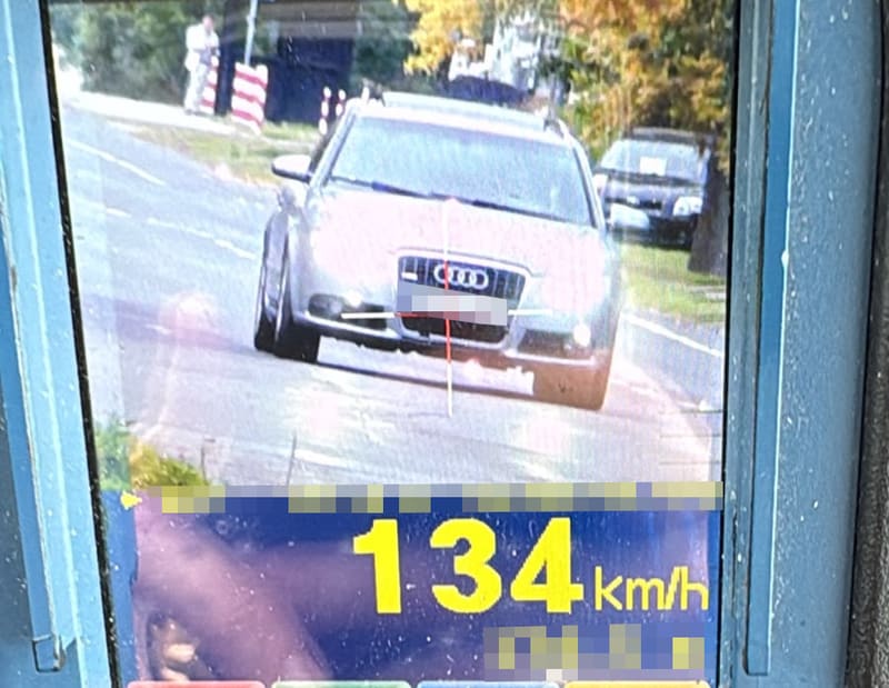 Kierowca Audi jechał 134 km/h obok szkoły. Stracił prawo jazdy i dostał 5000 zł kary