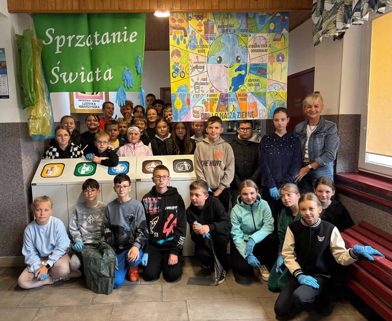 Uczniowie z Biskupic Zabarycznych posprzątali okolice w 33. Akcji Sprzątanie Świata