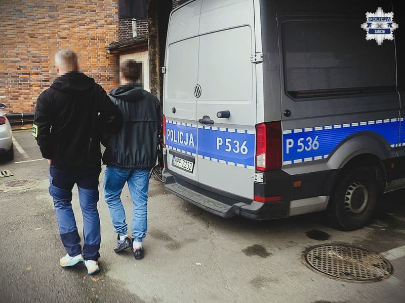 35-latek rzucony butelkami w auta na parkingu policji w Zabrze