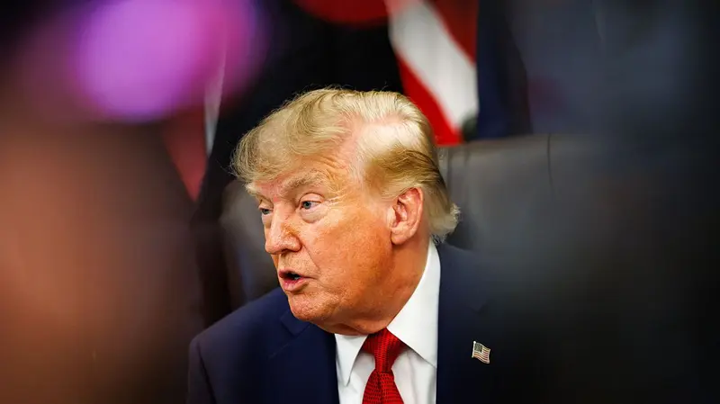 Trump złożył podpis pod ustawą o sankcjach wobec Rosji i cłach na importerów jej ropy