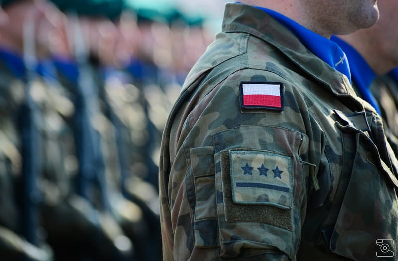 Trzy osoby trafiły do szpitala po kontakcie z przesyłką w jednostce wojskowej