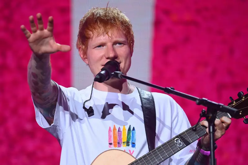 Ed Sheeran zrzuca odpowiedzialność na organizatorów, kolejne zespoły schodzą z trasy