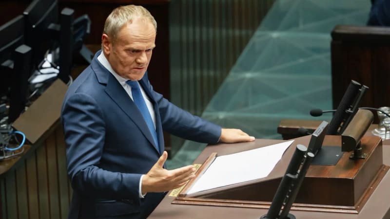 Tusk zwołał pilną naradę z ministrami i szefami służb po atakach nożem w dwóch szkołach