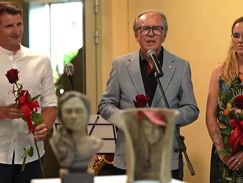 Fundacja „Bliżej serca” zaprosiła troje twórców na wystawę „Ślady” w BOK
