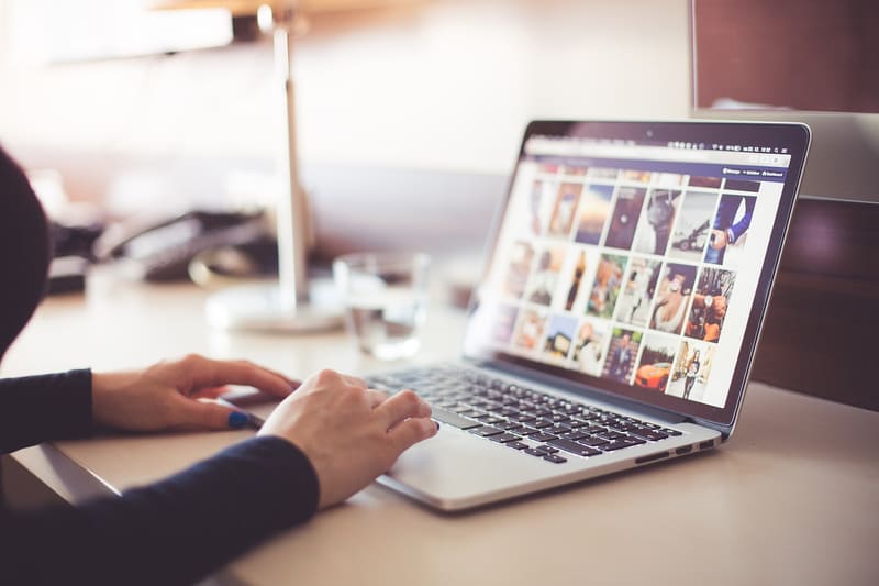 18-latka straciła ponad 9 tys. zł, próbując sprzedać sukienkę w internecie