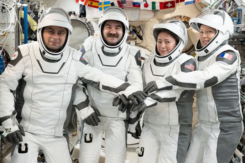 NASA transmitować w bezpośredniej powrót astronautów SpaceX Crew-12 i wodowanie