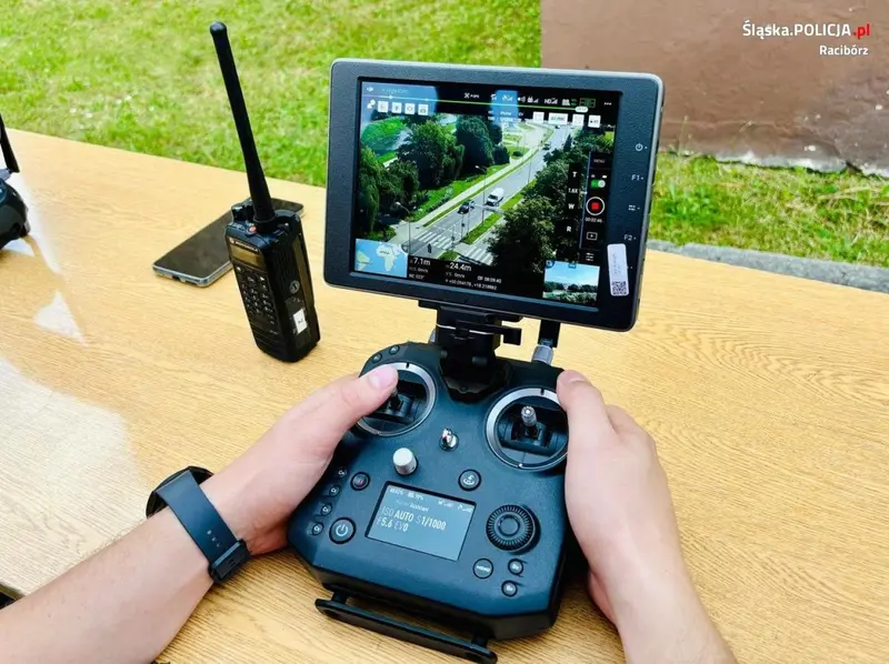 Dron policji znów latał nad Raciborzem. 26 wykroczeń przy przejściach dla pieszych