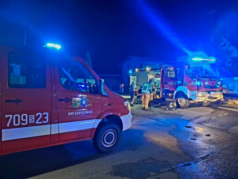 Pożar domu w Biernej: mieszkańcy wyszli sami, jeden z urazem ręki w szpitalu