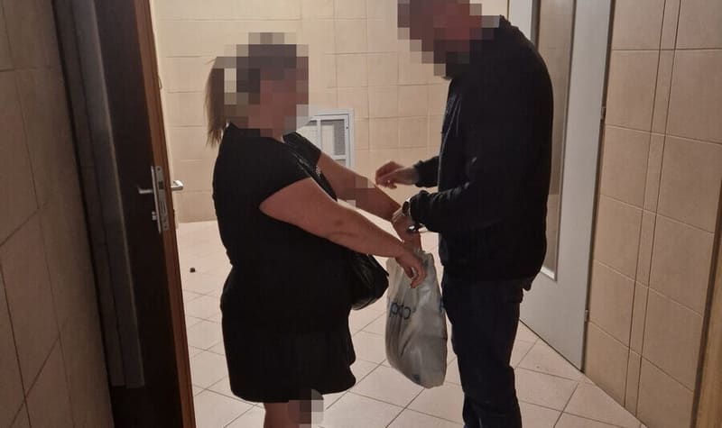 Policja przejęła blisko trzy kilogramy narkotyków z auta i mieszkania małżeństwa
