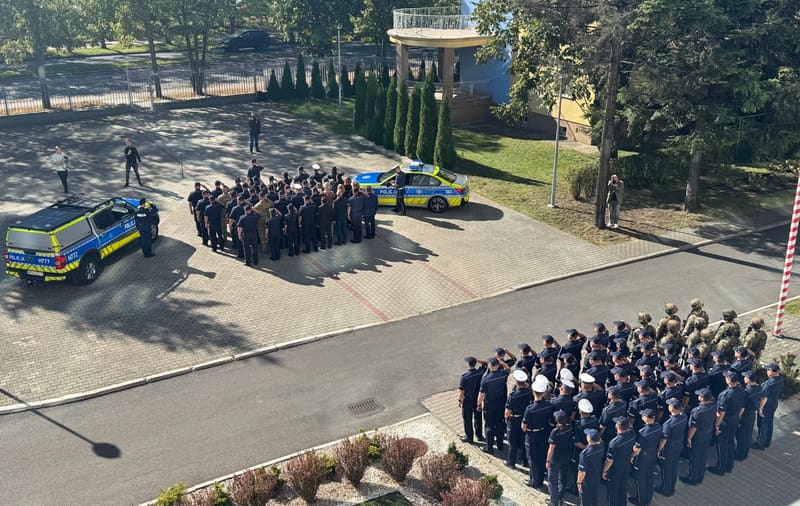 Policjanci z Mazowsza pożegnali syrenami podkomisarza Natana Sieronia
