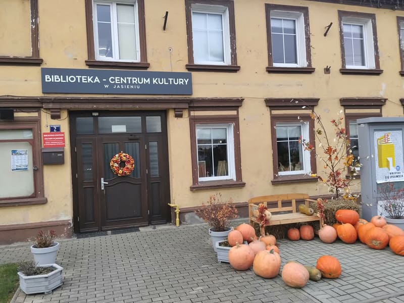 Dziś warsztaty malarskie i wystawa dla seniorów w Bibliotece-Centrum Kultury w Jaśni