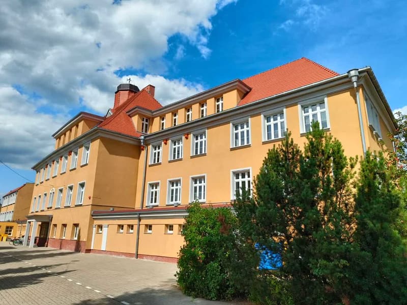 Zakończono 5-letni remont zabytkowej szkoły w Ośnie Lubuskim – największa inwestycja gminy